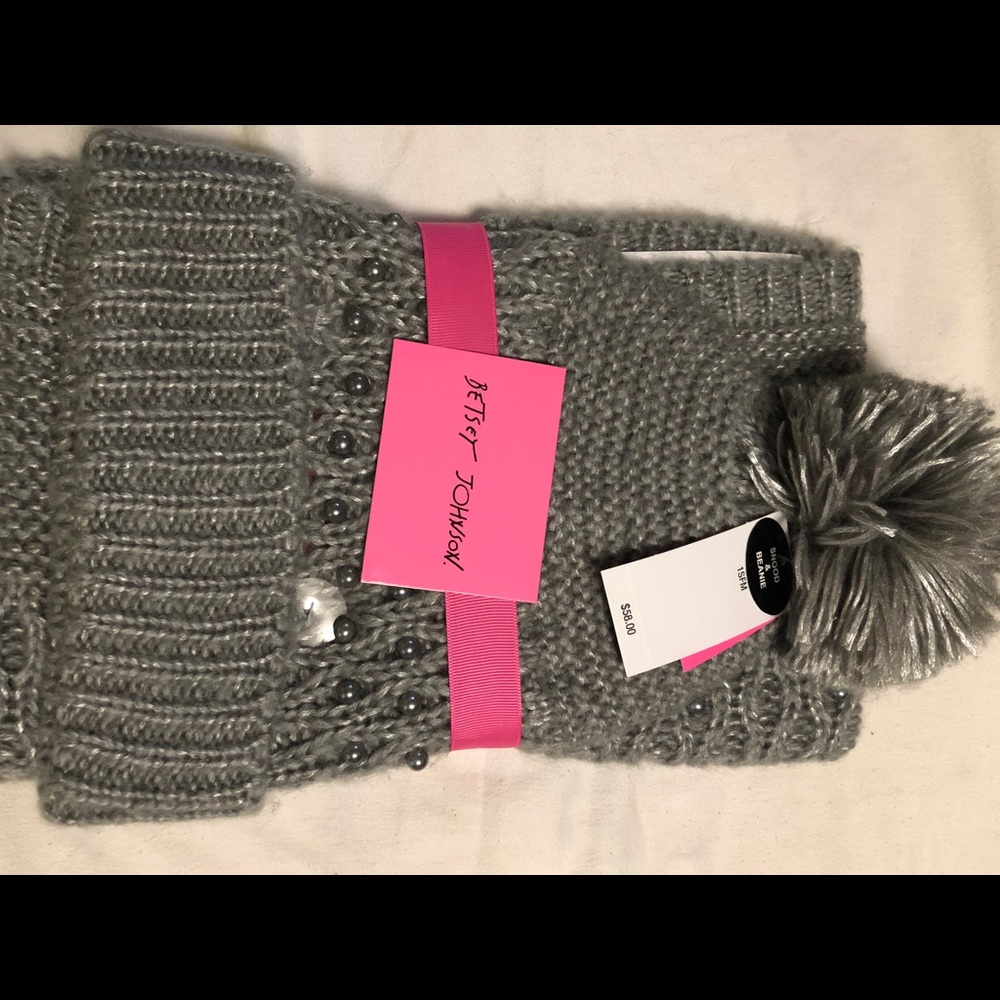 Women’s hat and scarf set